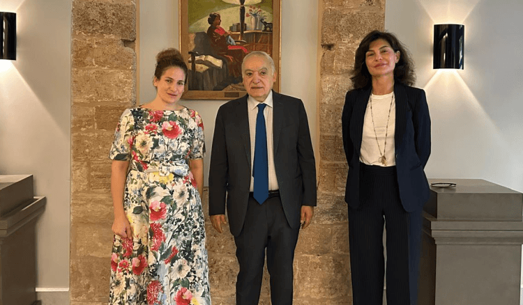 وزير الثقافة اطلع على مشروع ترميم لوحات الوزارة ودُعي لافتتاح معرض طلاب المدارس الرسمية