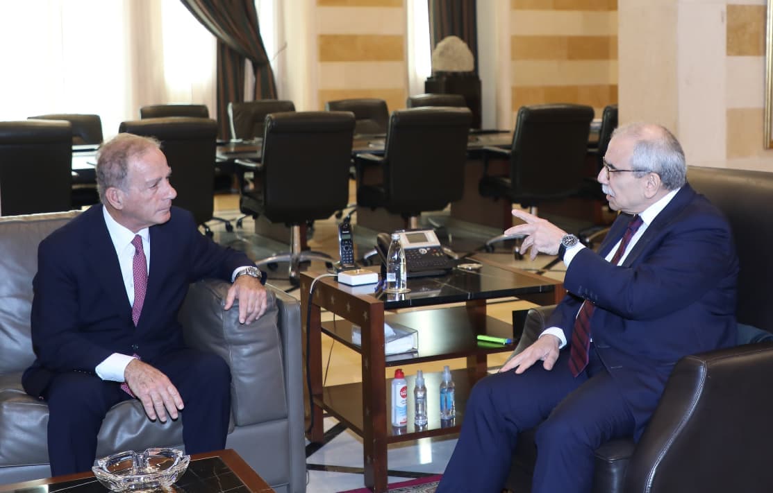 سلام يرحّب بالسفير الأميركي الجديد ويهديه كتابه