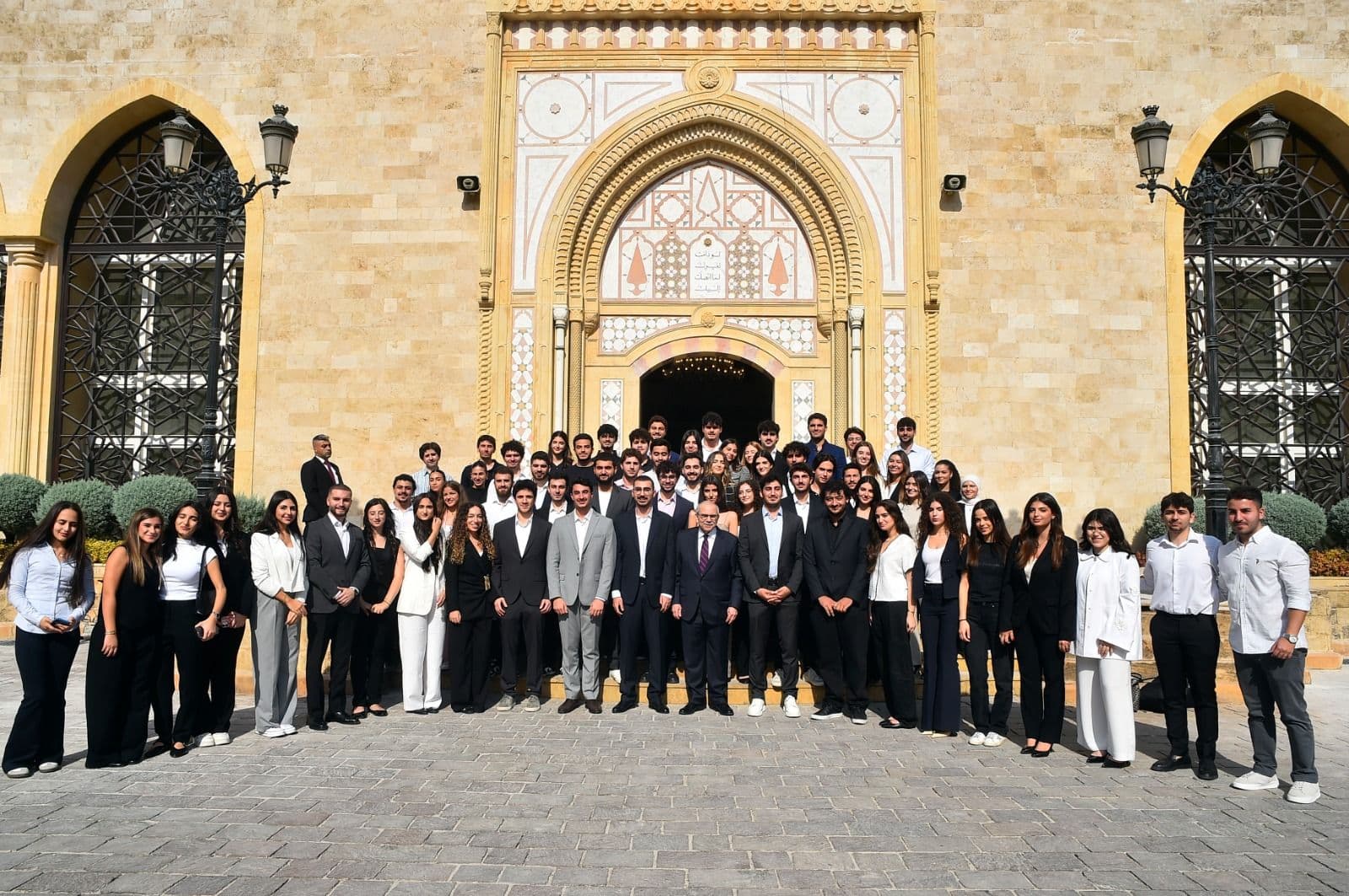 نادي التغيير يهدي الفوز في انتخابات الجامعة الأميركية في بيروت لرئيس مجلس الوزراء الدكتور نواف سلام