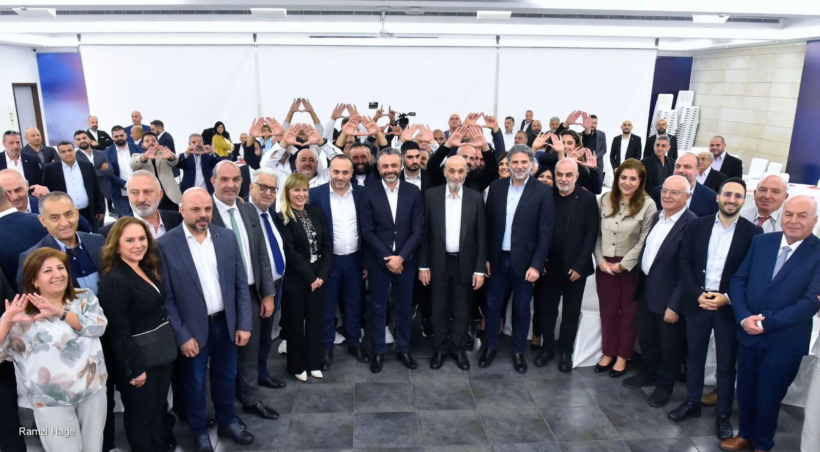 خلوة منطقة عاليه في معراب: جعجع يؤكد الالتزام بالانتخابات ويدعو إلى تعزيز حضور القوات وتأثيرها