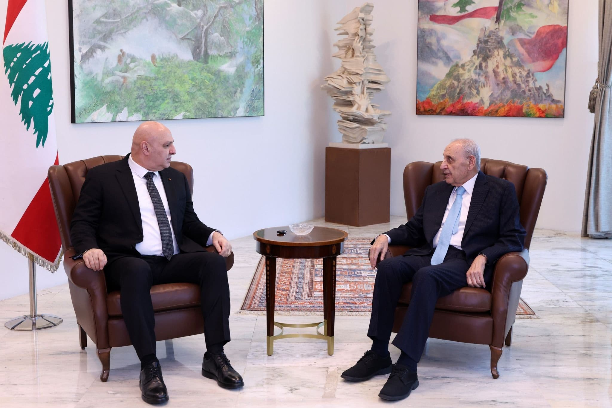 عون وبري يوجهان جهود الإطفاء لمواجهة الحريق الضخم في جزين والخروب