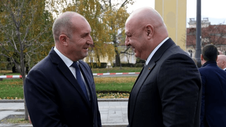 عون وراديف يفتتحان محادثات رسمية في قصر الرئاسة البلغارية