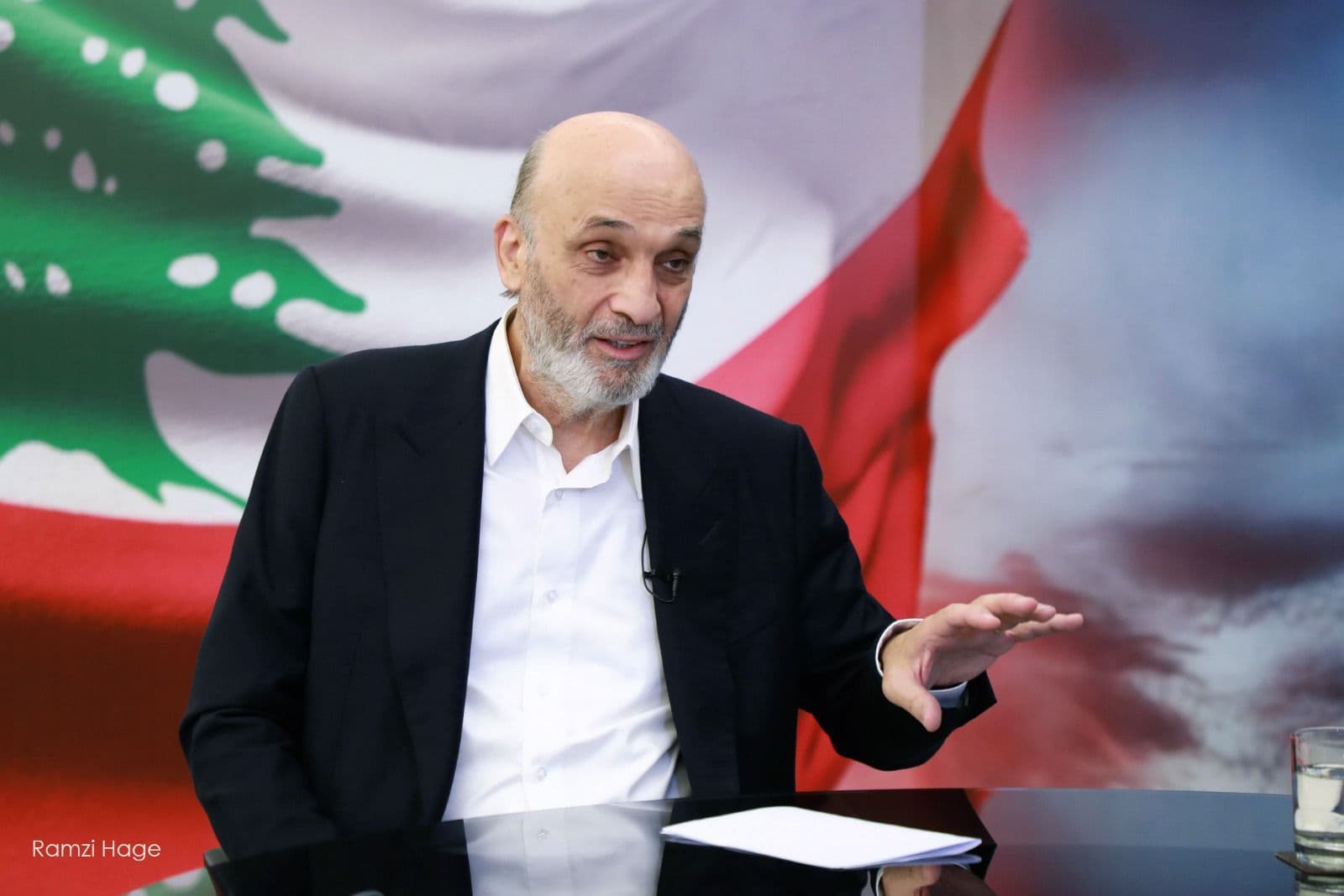 جعجع: سلاح حزب الله يُبقي لبنان عالقًا… والحلّ بالعودة إلى اتفاق الهدنة والانفتاح على العالم العربي