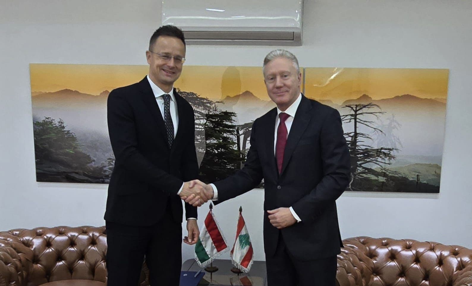 رجي وسيارتو: تعزيز قدرات الجيش اللبناني ودعم الاستقرار محور الحوار الثنائي