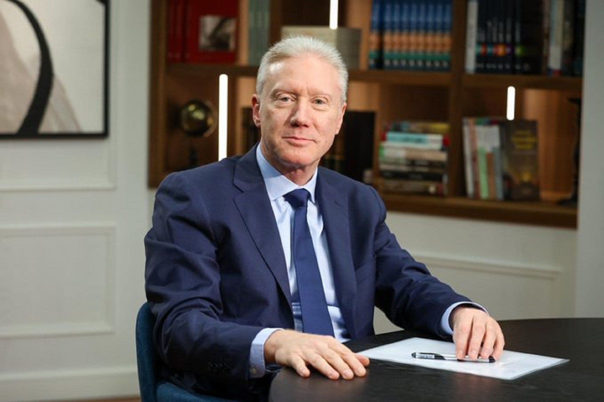 رجي من الخارجية – لا سلاح خارج الدولة والدبلوماسية هي الحل الوحيد للأزمة